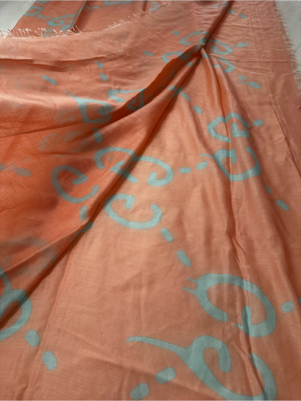 Gucci Coral Scarf with Light Blue Logo Motif - Picture 10 of 13